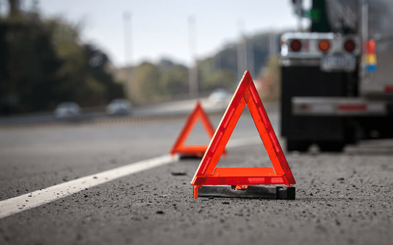 breakdown portable triangle flashers